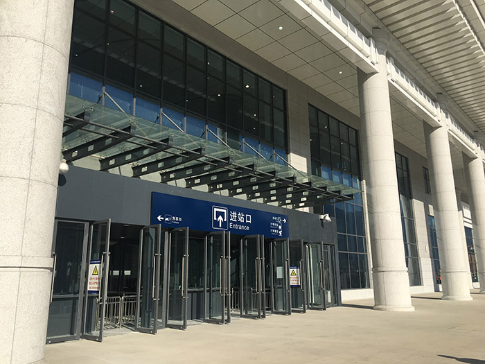全國、省市政協(xié)委員體驗蘭渝鐵路、視察階州廣場