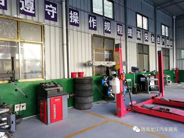 金錘鈑金，銀槍噴漆！龍江汽修值得信賴！
