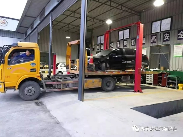 金錘鈑金，銀槍噴漆！龍江汽修值得信賴！
